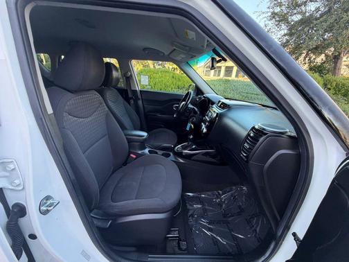 White 2015 Kia Soul !