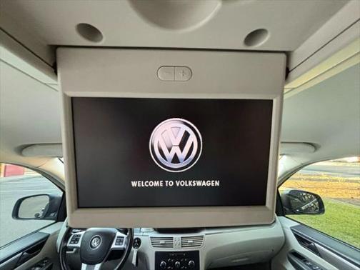 2012 Volkswagen Routan SE Minivan 4D