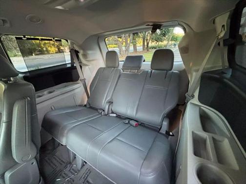 2012 Volkswagen Routan SE Minivan 4D