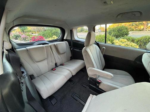 2013 Mazda Mazda5 Sport Minivan 4D