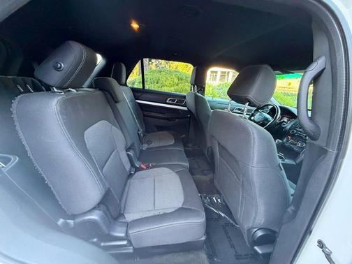 White 2016 Ford Explorer XLT