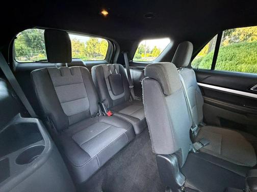 White 2016 Ford Explorer XLT