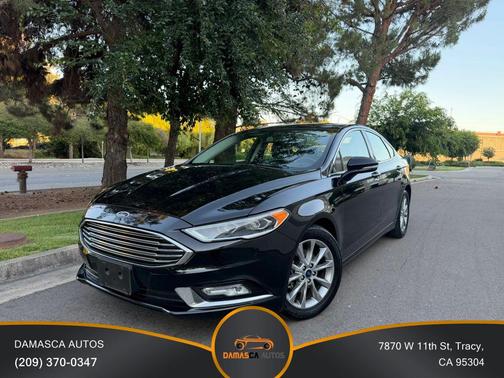 Black 2017 Ford Fusion SE