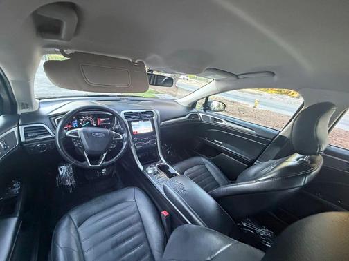 Black 2017 Ford Fusion SE