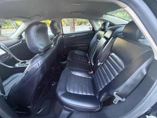 Black 2017 Ford Fusion SE
