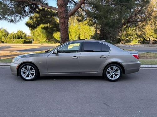 2010 BMW 528 528i Sedan 4D