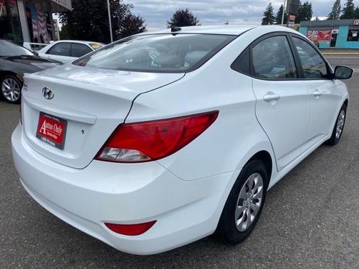Photo 5 of 25 of 2016 Hyundai Accent SE