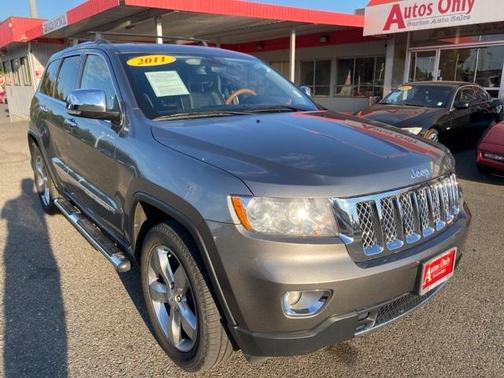 Photo 3 of 25 of 2011 Jeep Grand Cherokee Overland