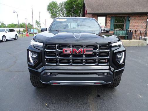 Onyx Black 2025 GMC Canyon AT4