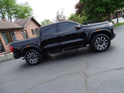 Onyx Black 2025 GMC Canyon AT4