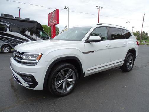 Pure White 2019 Volkswagen Atlas 3.6L SE w/Technology