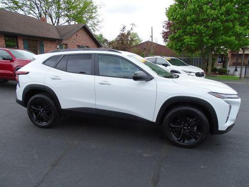Summit White 2025 Chevrolet Trax FWD ACTIV