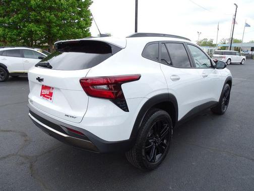Summit White 2025 Chevrolet Trax FWD ACTIV