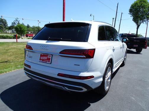 Glacier White Metallic 2023 Audi Q7 55 Premium Plus