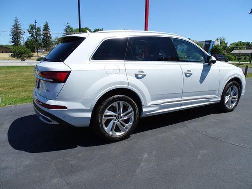 Glacier White Metallic 2023 Audi Q7 55 Premium Plus