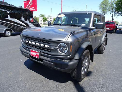Carbonized Gray Metallic 2025 Ford Bronco Base