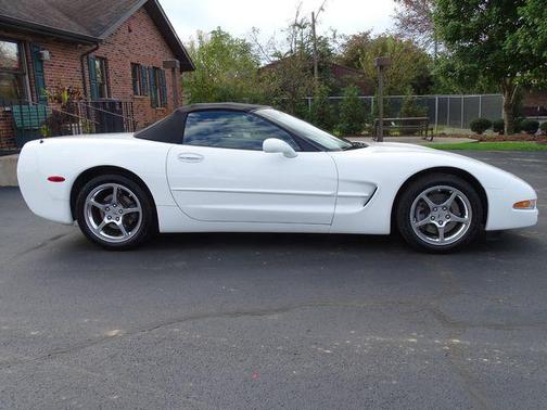 2004 Chevrolet Corvette Base