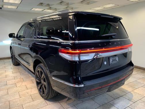 2022 Lincoln Navigator Black Label