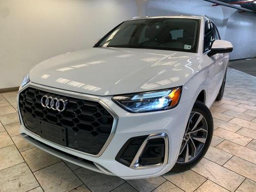 Glacier White Metallic 2023 Audi Q5 45 S line Premium