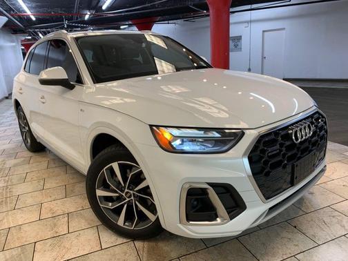 Glacier White Metallic 2023 Audi Q5 45 S line Premium