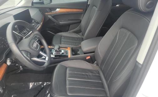 Glacier White Metallic 2023 Audi Q5 45 S line Premium