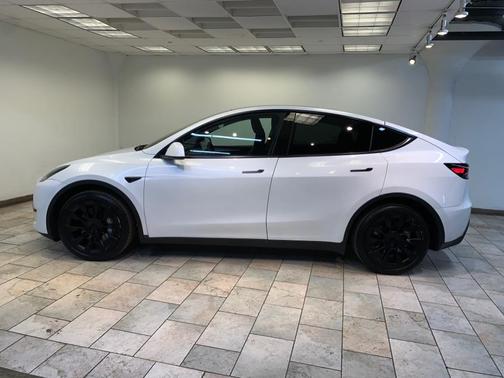 2022 Tesla Model Y Long Range Dual Motor All-Wheel Drive