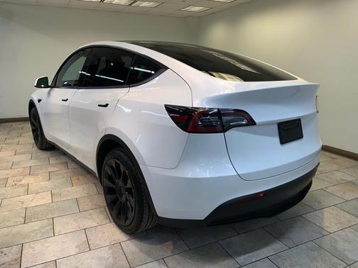 2022 Tesla Model Y Long Range Dual Motor All-Wheel Drive