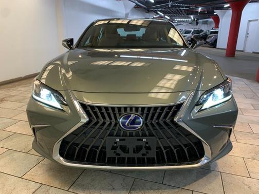 2022 Lexus ES 300h Luxury