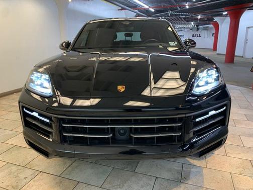 Chromite Black Metallic 2024 Porsche Cayenne S