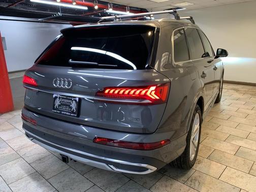 2022 Audi Q7 55 Premium Plus