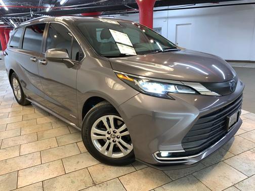 2021 Toyota Sienna XLE 8 Passenger