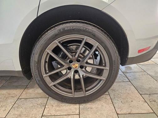 2023 Porsche Macan T AWD