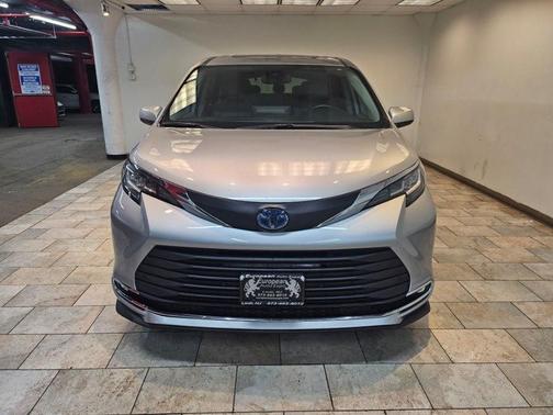 2021 Toyota Sienna XLE 7 Passenger