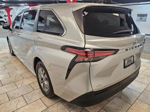 2021 Toyota Sienna XLE 7 Passenger