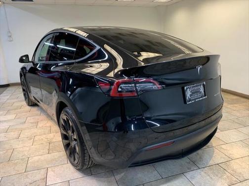 2022 Tesla Model Y Long Range Dual Motor All-Wheel Drive