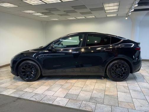 2022 Tesla Model Y Long Range Dual Motor All-Wheel Drive