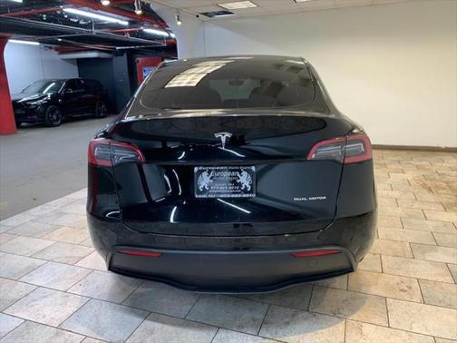 2022 Tesla Model Y Long Range Dual Motor All-Wheel Drive