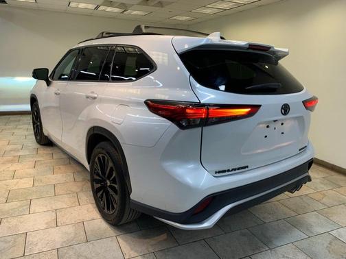 Wind Chill Pearl 2023 Toyota Highlander XSE