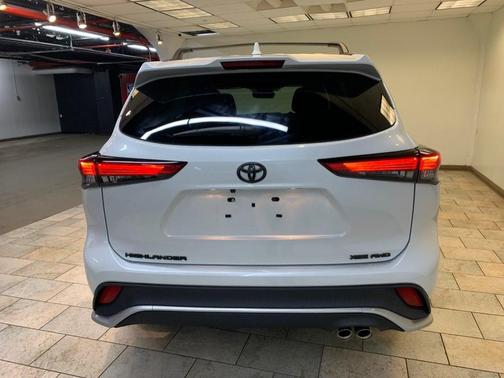 Wind Chill Pearl 2023 Toyota Highlander XSE