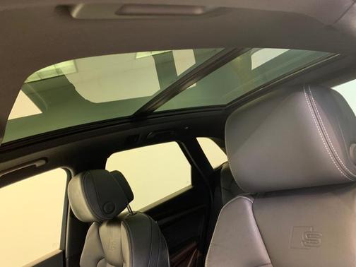 Mythos Black Metallic 2022 Audi SQ5 3.0T Premium Plus