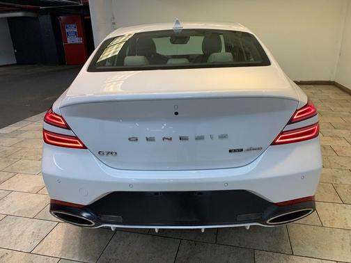 Uyuni White 2023 Genesis G70 3.3T AWD