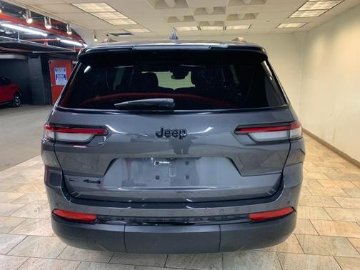 Baltic Gray Metallic Clearcoat 2023 Jeep Grand Cherokee L Altitude