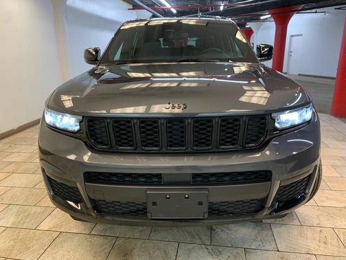 Baltic Gray Metallic Clearcoat 2023 Jeep Grand Cherokee L Altitude