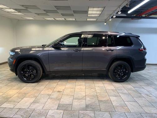 Baltic Gray Metallic Clearcoat 2023 Jeep Grand Cherokee L Altitude