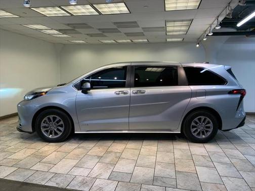 2021 Toyota Sienna XLE 7 Passenger