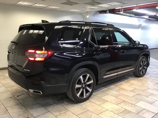2023 Honda Pilot Touring 8-Passenger