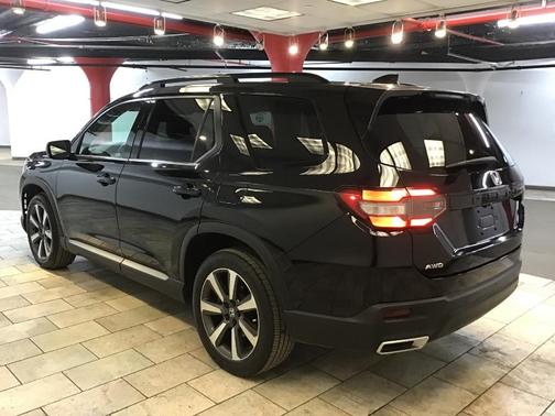 2023 Honda Pilot Touring 8-Passenger