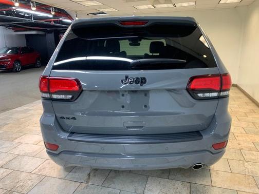 2022 Jeep Grand Cherokee Laredo