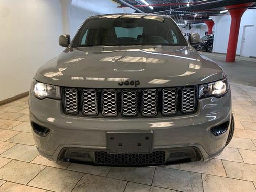 2022 Jeep Grand Cherokee Laredo
