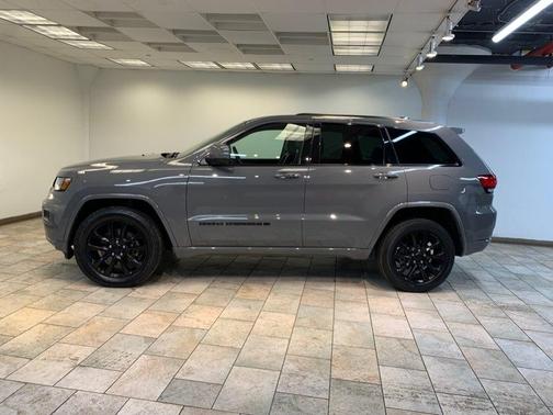 2022 Jeep Grand Cherokee Laredo